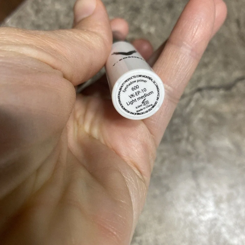V KOSMETIK Eyeshadow Primer 6ml Shade Light Medium Brand‎ New